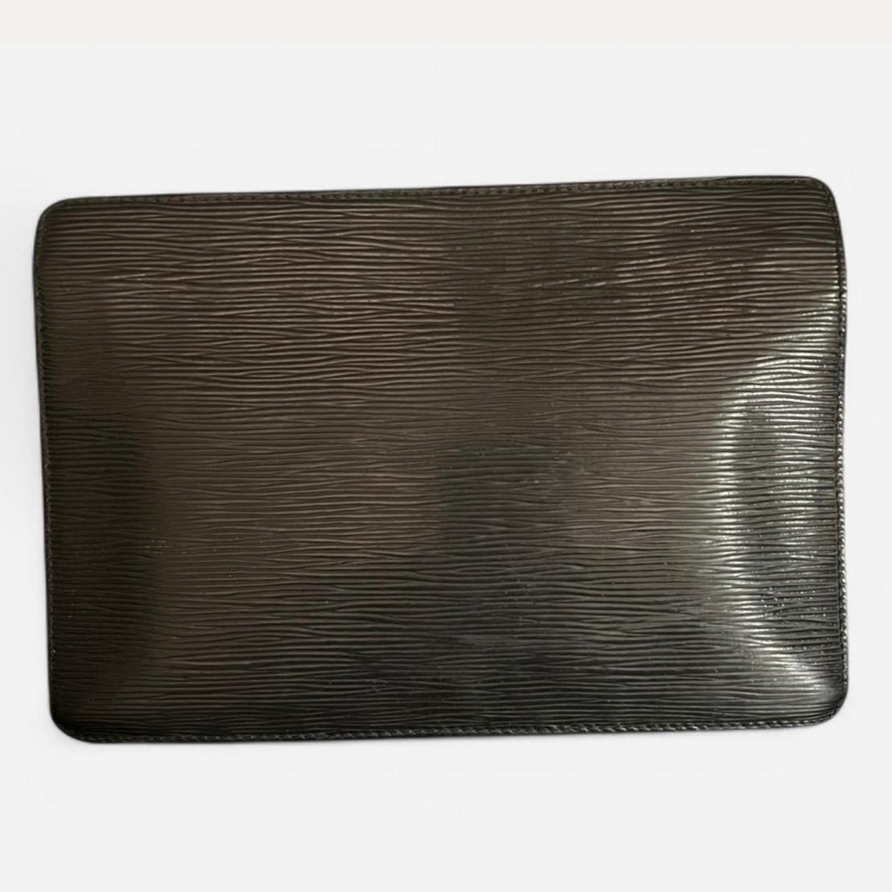 Authentic LOUIS VUITTON Epi Black Clutch - Picture 4 of 11